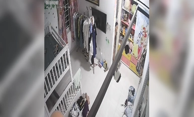 私房最新流出2023 黑客破解攝像頭偷拍 多場合家庭宿舍廁所更衣洗澡 (23)