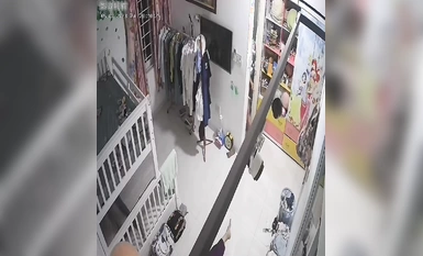 私房最新流出2023 黑客破解攝像頭偷拍 多場合家庭宿舍廁所更衣洗澡 (23)