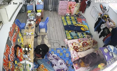 私房最新流出2023 黑客破解攝像頭偷拍 多場合家庭宿舍廁所更衣洗澡 (4)