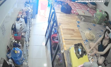 私房最新流出2023 黑客破解攝像頭偷拍 多場合家庭宿舍廁所更衣洗澡 (12)