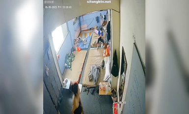 私房最新流出2023 黑客破解攝像頭偷拍 多場合家庭宿舍廁所更衣洗澡 (33)