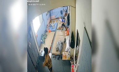 私房最新流出2023 黑客破解攝像頭偷拍 多場合家庭宿舍廁所更衣洗澡 (33)