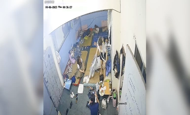 私房最新流出2023 黑客破解攝像頭偷拍 多場合家庭宿舍廁所更衣洗澡 (9)