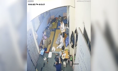 私房最新流出2023 黑客破解攝像頭偷拍 多場合家庭宿舍廁所更衣洗澡 (9)