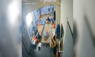 Phòng riêng mới nhất bị rò rỉ vào năm 2023. Hacker đã bẻ khóa camera và quay lén nhiều lần việc thay quần áo và tắm trong phòng tắm của ký túc xá gia đình (34)