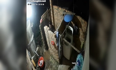 私房最新流出2023 黑客破解攝像頭偷拍 多場合家庭宿舍廁所更衣洗澡 (22)