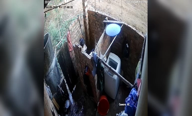 私房最新流出2023 黑客破解攝像頭偷拍 多場合家庭宿舍廁所更衣洗澡 (16)