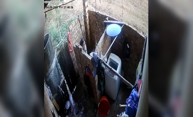 私房最新流出2023 黑客破解攝像頭偷拍 多場合家庭宿舍廁所更衣洗澡 (16)