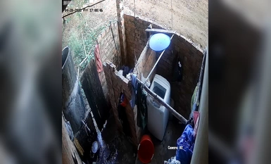 私房最新流出2023 黑客破解攝像頭偷拍 多場合家庭宿舍廁所更衣洗澡 (16)