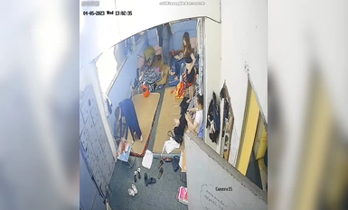 私房最新流出2023 ハッカーがカメラをクラックして複数の家族寮のトイレの着替えや入浴を盗撮 (11)