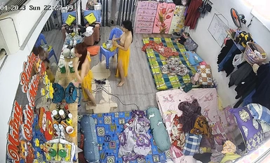 私房最新流出2023 黑客破解攝像頭偷拍 多場合家庭宿舍廁所更衣洗澡 (1)