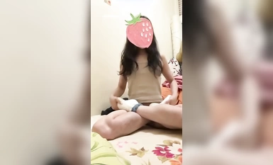 正規藝校舞蹈生芭蕾舞專業學妹【小羊】定製私拍~下腰、一字馬、壓腿等日常露奶露逼練功訓練 (1)