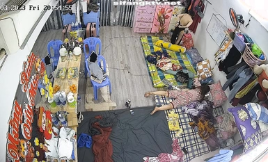 私房最新流出2023 黑客破解攝像頭偷拍 多場合家庭宿舍廁所更衣洗澡 (8)