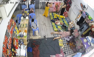 私房最新流出2023 黑客破解攝像頭偷拍 多場合家庭宿舍廁所更衣洗澡 (8)