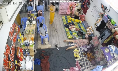 私房最新流出2023 黑客破解攝像頭偷拍 多場合家庭宿舍廁所更衣洗澡 (8)