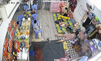 私房最新流出2023 黑客破解攝像頭偷拍 多場合家庭宿舍廁所更衣洗澡 (8)