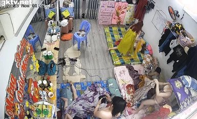 Ang pinakabagong pagtagas mula sa isang pribadong silid noong 2023. Nabasag ng mga hacker ang camera at lihim na kinukunan ng video ang pagpapalit ng damit at pagligo sa banyo ng dormitoryo ng pamilya sa maraming pagkakataon (3)