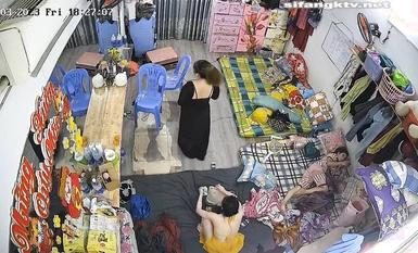 私房最新流出2023 해커가 카메라를 해킹하여 많은 가족 기숙사 화장실에서 옷을 갈아입고 목욕하는 모습을 몰래 촬영 (6)