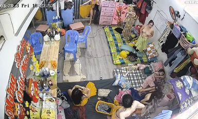 私房最新流出2023 黑客破解攝像頭偷拍 多場合家庭宿舍廁所更衣洗澡 (6)