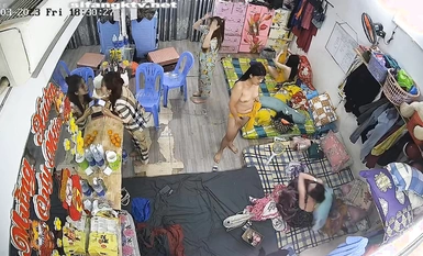 私房最新流出2023 黑客破解攝像頭偷拍 多場合家庭宿舍廁所更衣洗澡 (6)