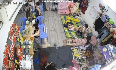 私房最新流出2023 黑客破解攝像頭偷拍 多場合家庭宿舍廁所更衣洗澡 (7)