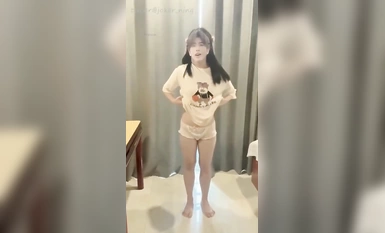 青春無敵 抖音風極品網紅嫩妹高價定製裸舞、變裝、紫薇等反差超大合集~美女如雲~有大膽露臉的 (226)