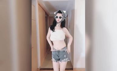 青春無敵 抖音風極品網紅嫩妹高價定製裸舞、變裝、紫薇等反差超大合集~美女如雲~有大膽露臉的 (35)