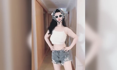 青春無敵 抖音風極品網紅嫩妹高價定製裸舞、變裝、紫薇等反差超大合集~美女如雲~有大膽露臉的 (35)