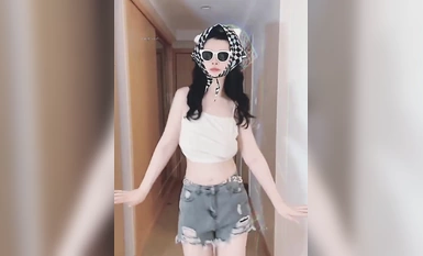 青春無敵 抖音風極品網紅嫩妹高價定製裸舞、變裝、紫薇等反差超大合集~美女如雲~有大膽露臉的 (35)