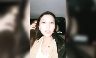 野外直播~【小尾巴】，今年最棒的戶外車震~女主很漂亮，更刺激的性愛，騷貨很容易被滿足 (4)