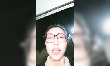 野外直播~【小尾巴】，今年最棒的戶外車震~女主很漂亮，更刺激的性愛，騷貨很容易被滿足 (4)