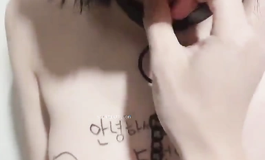 เศรษฐีรุ่นที่สองที่มีเจี๊ยวใหญ่มีผู้หญิงสองคนที่เล่นและระยำในทุก ๆ ด้านและหีของเขายังคงเป็นสีชมพูสวย (8)