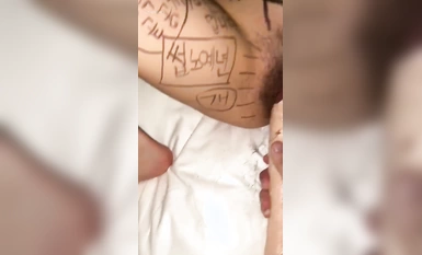 Lelaki kaya generasi kedua dengan batang besar mempunyai dua ekor jalang yang dipermainkan dan dipermainkan dengan pelbagai cara, dan pukinya masih merah jambu cantik (16)