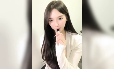 ดาราหน้าใหม่ที่เปล่งประกายที่สุดในช่วงไม่กี่ครั้งที่ผ่านมา [ขโมยหมู] เทพธิดาผู้บอบบางขายาวและรูปลักษณ์ที่สวยงามยัดแครอทเข้าไปในหีของเธอมันน่าตื่นเต้นสุด ๆ (1)