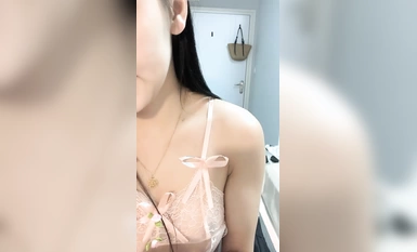 Ang pinakanagniningning na bagong bituin sa mga nakalipas na panahon, [Magnakaw ng Baboy], isang maselang diyosa na may mahabang binti at magandang hitsura, naglalagay ng mga karot sa kanyang puki, ito ay sobrang kapana-panabik (3)