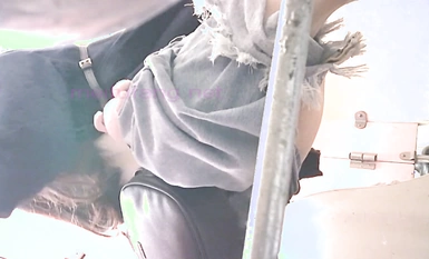 快餐店女廁定點全景偸拍一位接一位的漂亮小姐姐和美少婦方便~能看B又能看臉極品白虎一線天真的太頂了 (6)