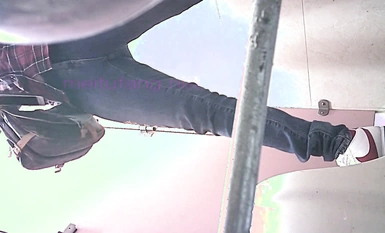 快餐店女廁定點全景偸拍一位接一位的漂亮小姐姐和美少婦方便~能看B又能看臉極品白虎一線天真的太頂了 (2)