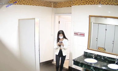 五月最新流出私房廁拍大神隔牆有眼 原創廁拍 濃毛淫穴肥臀反差制服