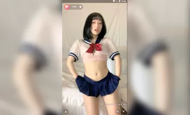 初樱性感制服诱惑+大秀