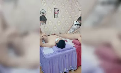 SPA养生按摩店里的激情4P，旗袍黑丝全套服务，撸鸡巴口交胸推逼推两个小哥爽歪了，玩奶抠逼各种爆草抽插