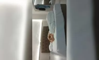 網戀奔現，極品小少婦返場，第二炮，真是完全墜入愛河了，相擁舌吻含情脈脈，模特兒身材放縱一下午