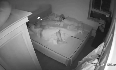 黑客破解家庭網路攝像頭偷拍 幾對剛有小孩不久的年輕小夫妻性慾強啪啪啪