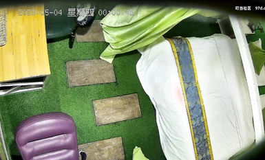 2023-5-4流出情趣酒店稀有房偷拍 同事之間偷情男女下班後開房過夜前戲途中男的裸著身體去拿了個外賣