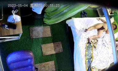 2023-5-4流出情趣酒店稀有房偷拍 同事之間偷情男女下班後開房過夜前戲途中男的裸著身體去拿了個外賣