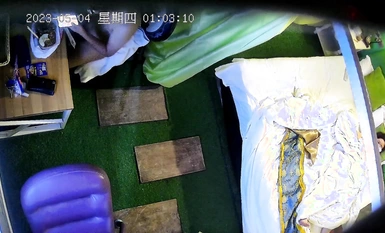 2023-5-4流出情趣酒店稀有房偷拍 同事之間偷情男女下班後開房過夜前戲途中男的裸著身體去拿了個外賣