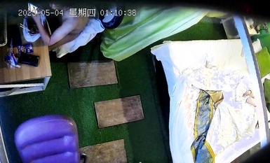 2023-5-4流出情趣酒店稀有房偷拍 同事之間偷情男女下班後開房過夜前戲途中男的裸著身體去拿了個外賣