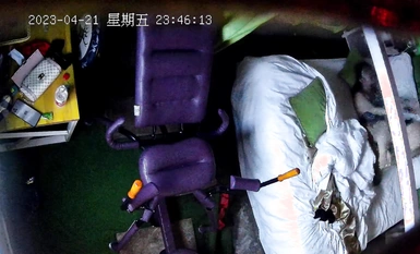 2023-4月 ニュー・アウトフロー・ホテル クローズアップ盗撮 巨乳 丸顔 エロティックなガンチェアーでファップするキュートな女の子とボーイフレンド