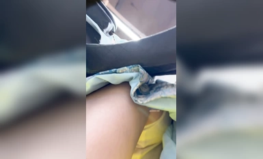 大神商場尾隨偷拍美女裙底風光 碎花長裙靚女專心玩手機白色內褲CD被發現