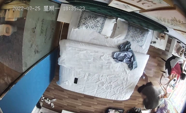 オープンルームで時折行われるセックスの一部始終を純粋に神の視点で鑑賞～浅いキスから深いイチャイチャまで～見どころはJ8のコンドームなし口内射精に耐えられない美少女の喘ぎ声に聞き入る