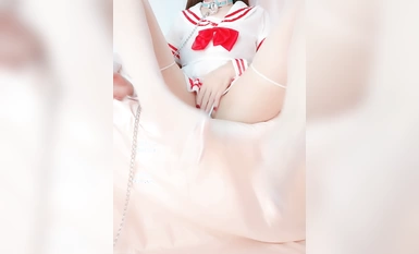 桃桃醬系列（50）價值138元 紅白狗鏈半透明水手服 揉胸雙手指插入 銷魂呻吟 原版高清2